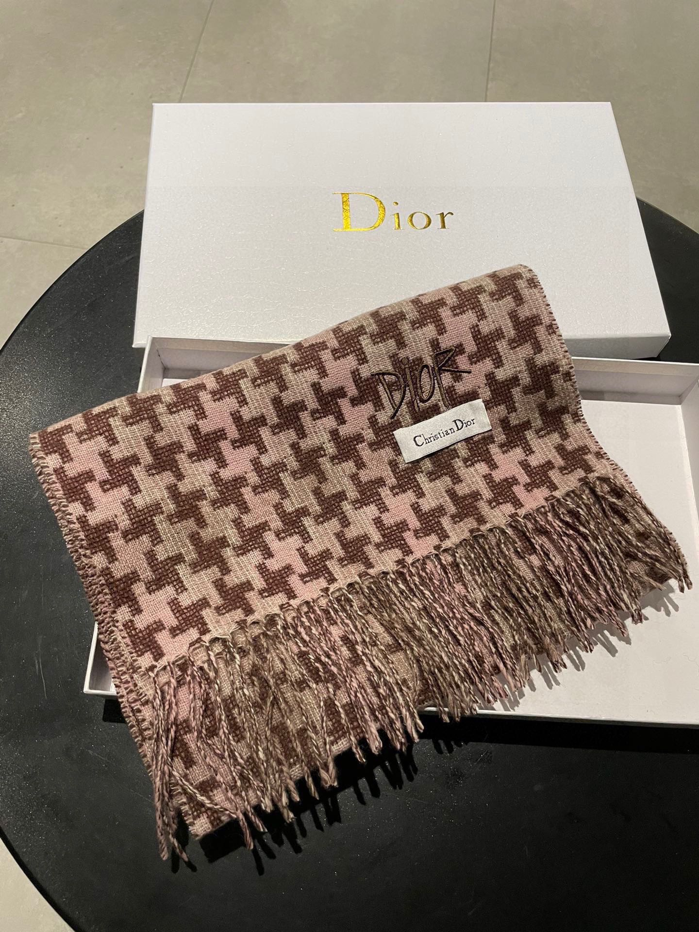 【DIOR  ディオール 】スカーフ  70*200cm  241210-BRAND OFF