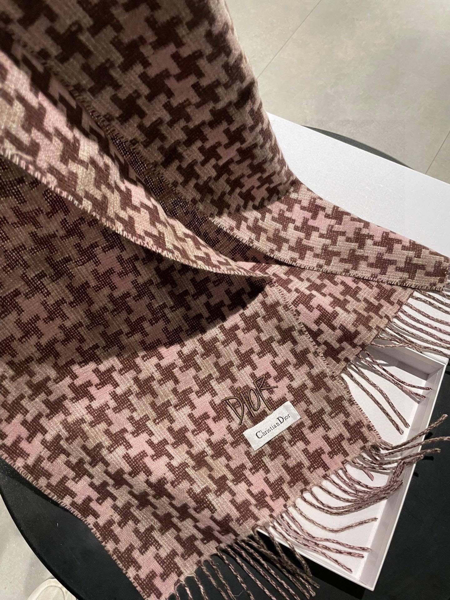 【DIOR  ディオール 】スカーフ  70*200cm  241210-BRAND OFF