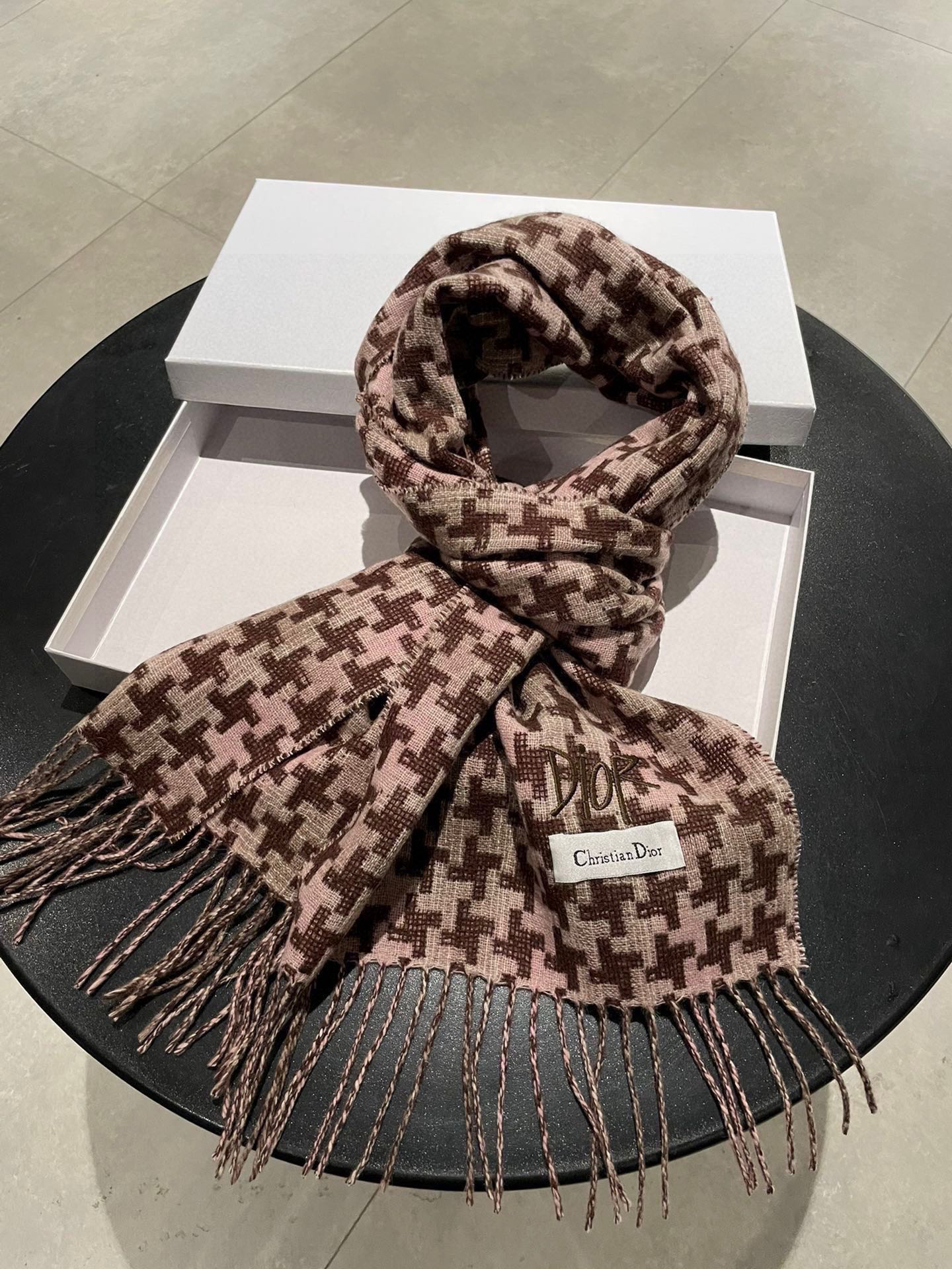 【DIOR  ディオール 】スカーフ  70*200cm  241210-BRAND OFF