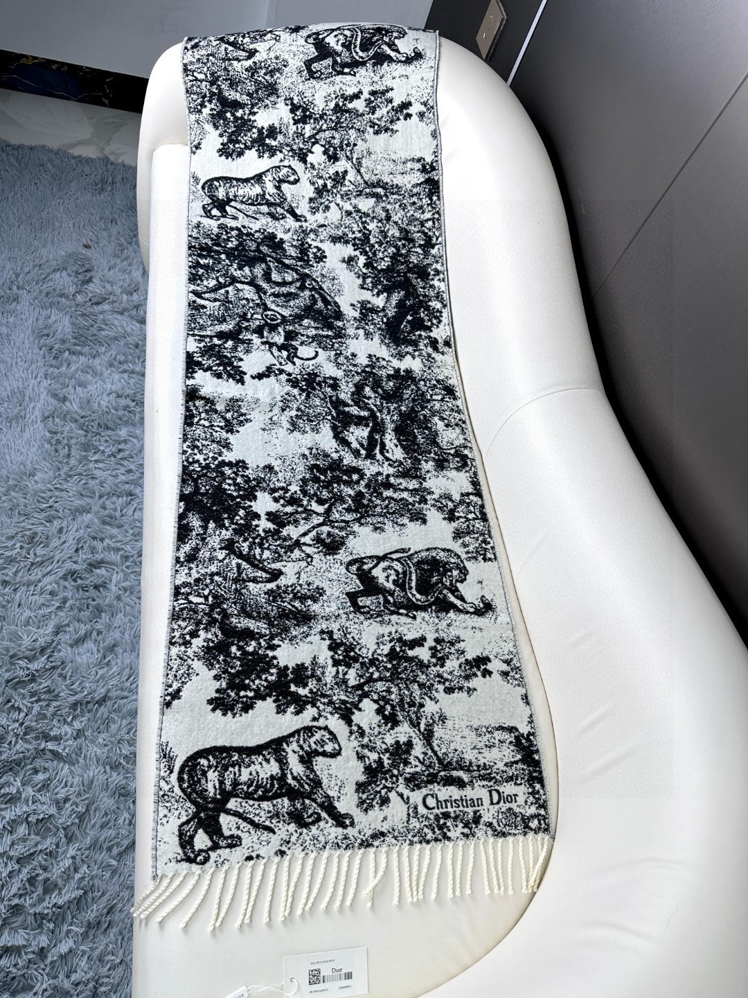 【DIOR  ディオール 】スカーフ  70*200cm  241210-BRAND OFF