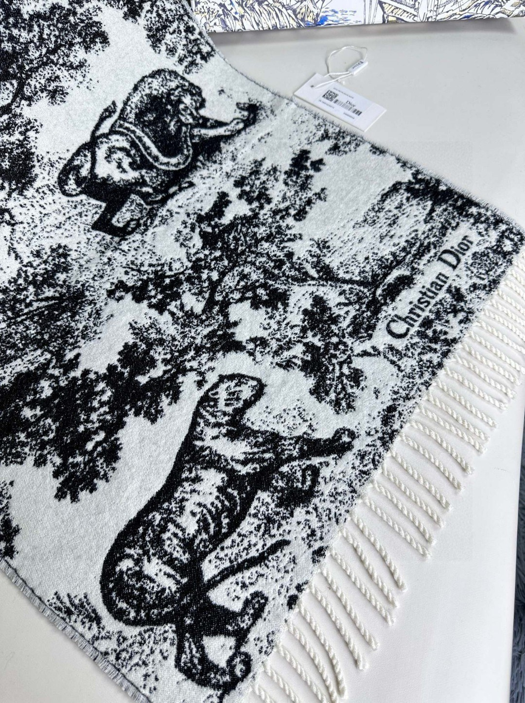 【DIOR  ディオール 】スカーフ  70*200cm  241210-BRAND OFF