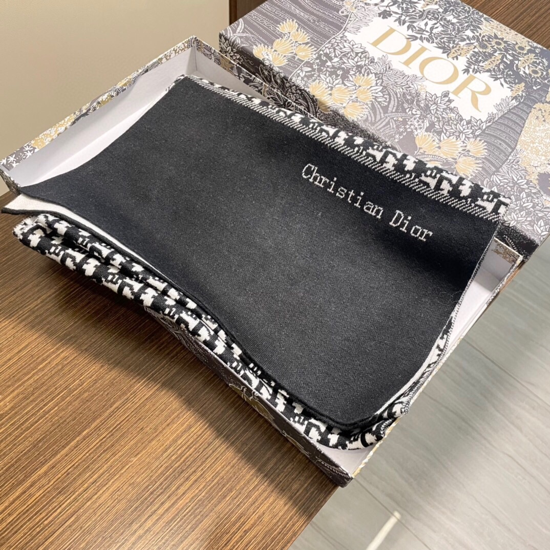 【DIOR  ディオール 】スカーフ  32*180cm  241210-BRAND OFF