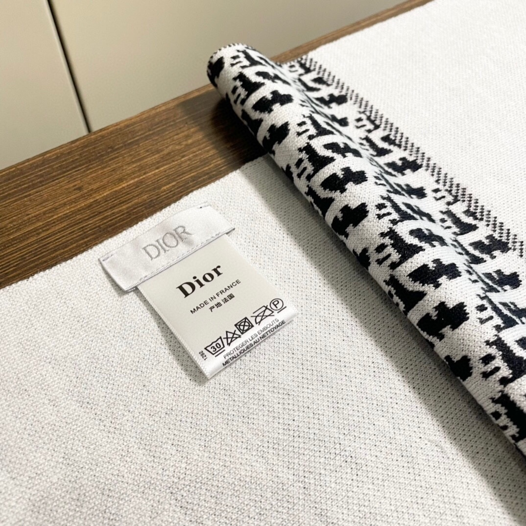 【DIOR  ディオール 】スカーフ  32*180cm  241210-BRAND OFF