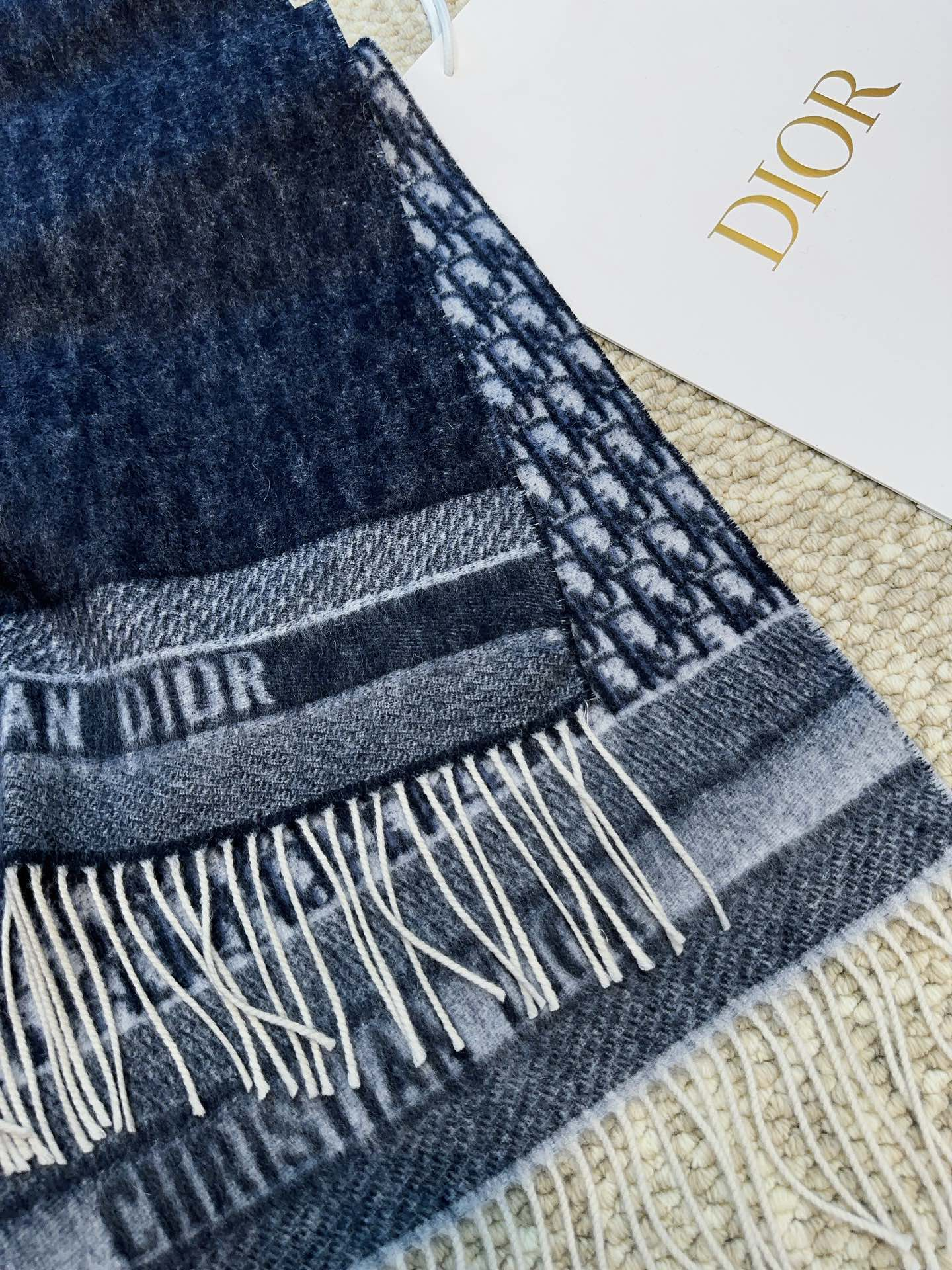 【DIOR  ディオール 】スカーフ  32*180cm  241210-BRAND OFF
