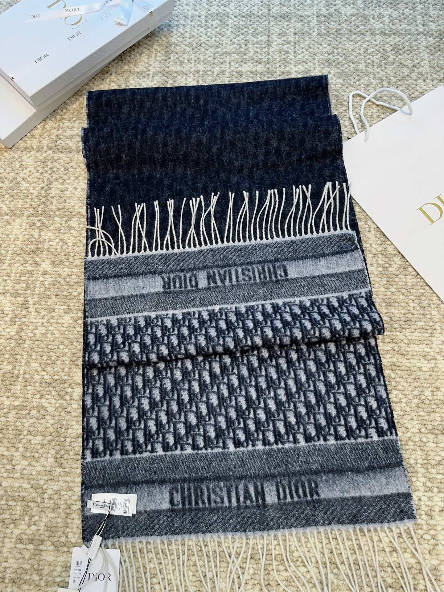 【DIOR  ディオール 】スカーフ  32*180cm  241210-BRAND OFF