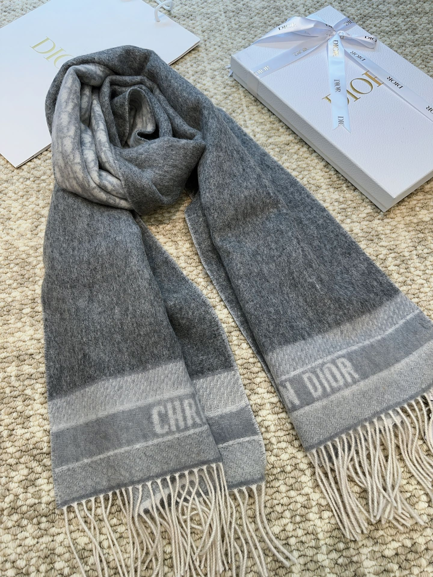 【DIOR  ディオール 】スカーフ  32*180cm  241210-BRAND OFF