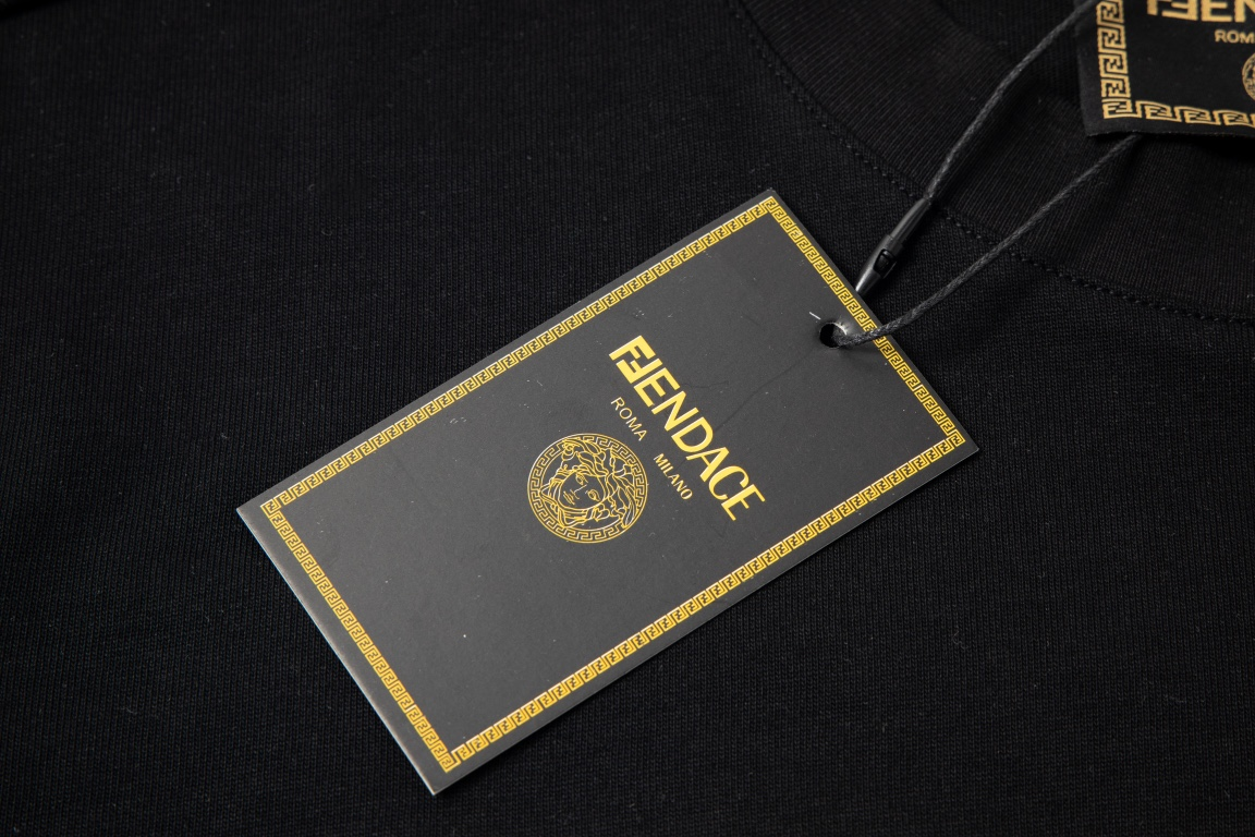 【VERSACE  公式旗艦店】ヴェルサーチ  Tシャツ ご好評に付き再入荷！250218-BRAND OFF