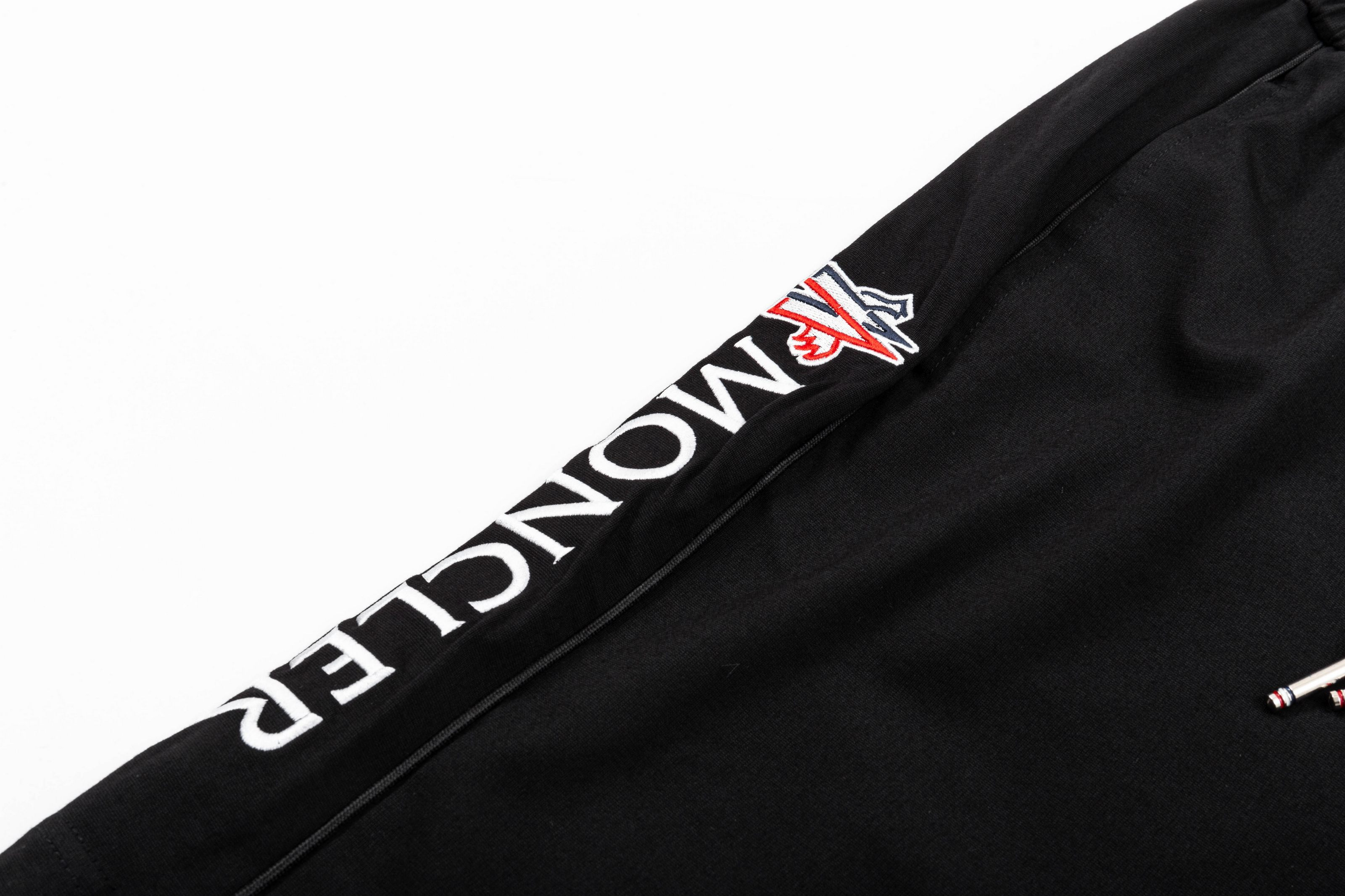 【MONCLER  公式旗艦店】モンクレール   ショートパンツご好評に付き再入荷！250225-BRAND OFF