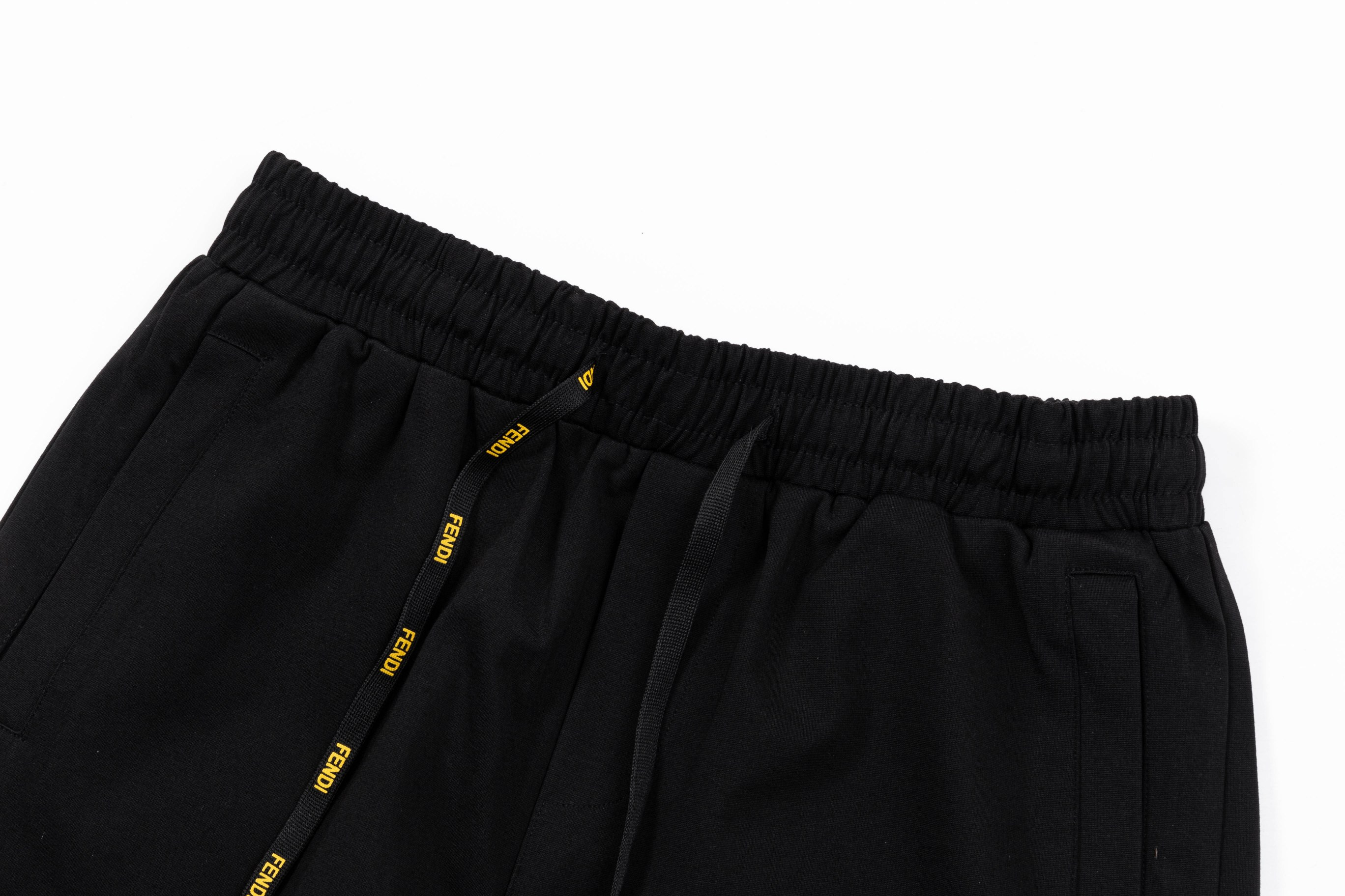 【FENDI  公式旗艦店】フェンディ  ショートパンツご好評に付き再入荷！250226-BRAND OFF