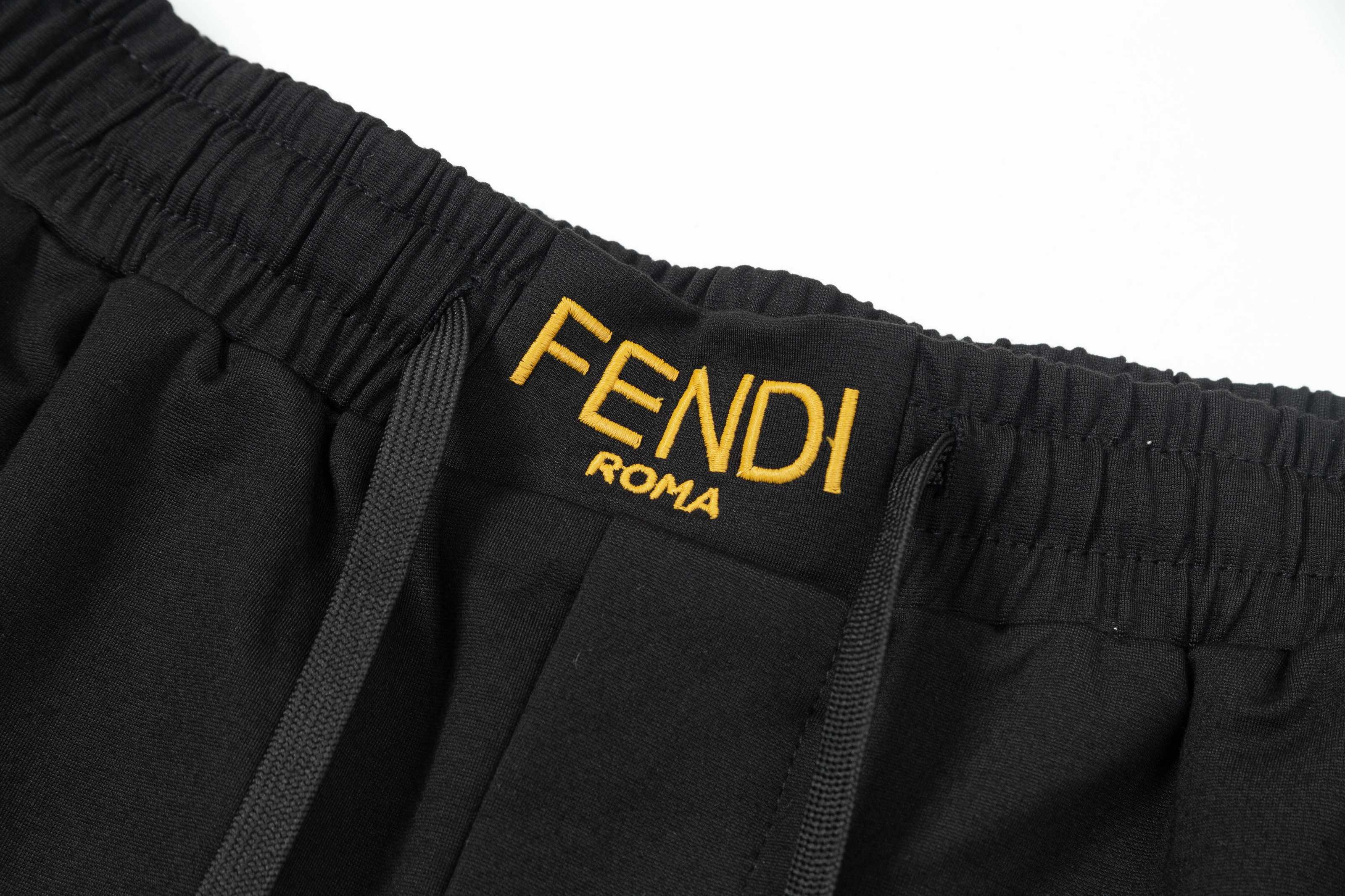 【FENDI  公式旗艦店】フェンディ  ショートパンツご好評に付き再入荷！250226-BRAND OFF