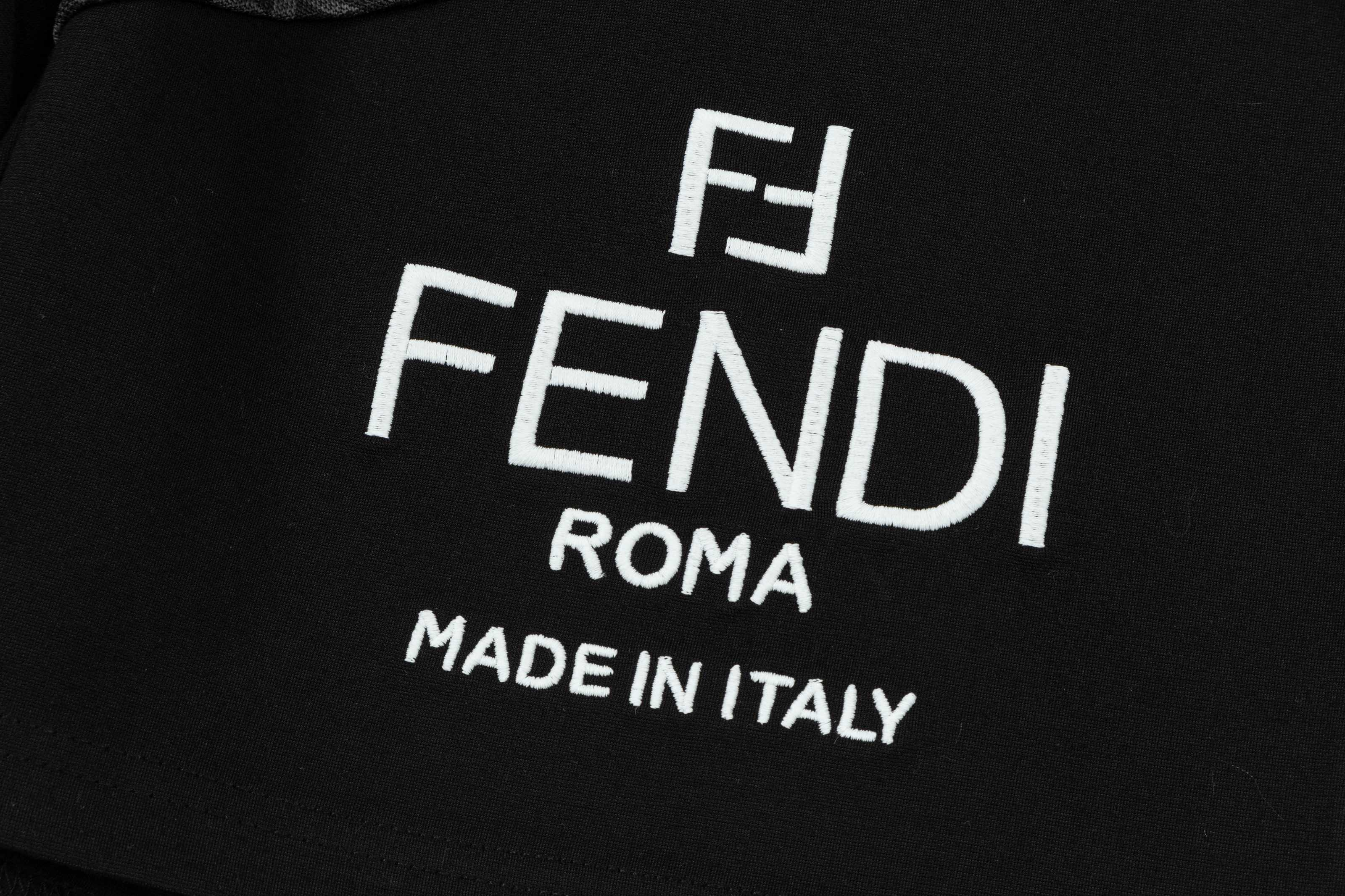 【FENDI  公式旗艦店】フェンディ  ショートパンツご好評に付き再入荷！250226-BRAND OFF