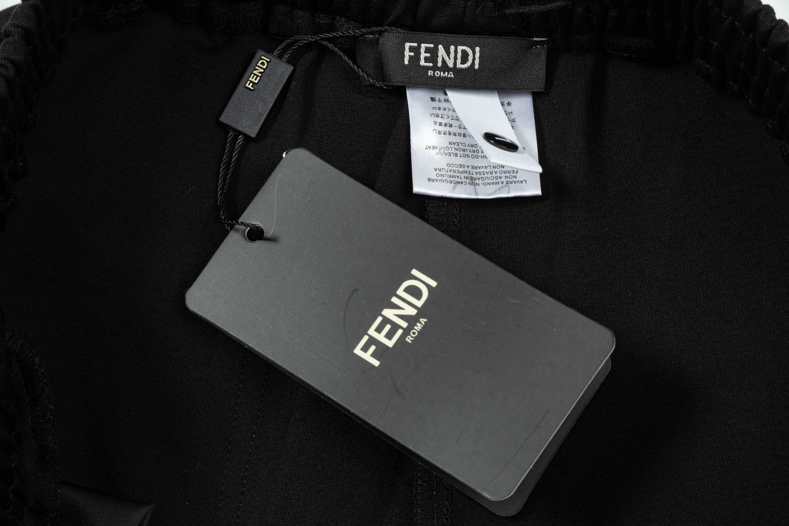 【FENDI  公式旗艦店】フェンディ  ショートパンツご好評に付き再入荷！250226-BRAND OFF