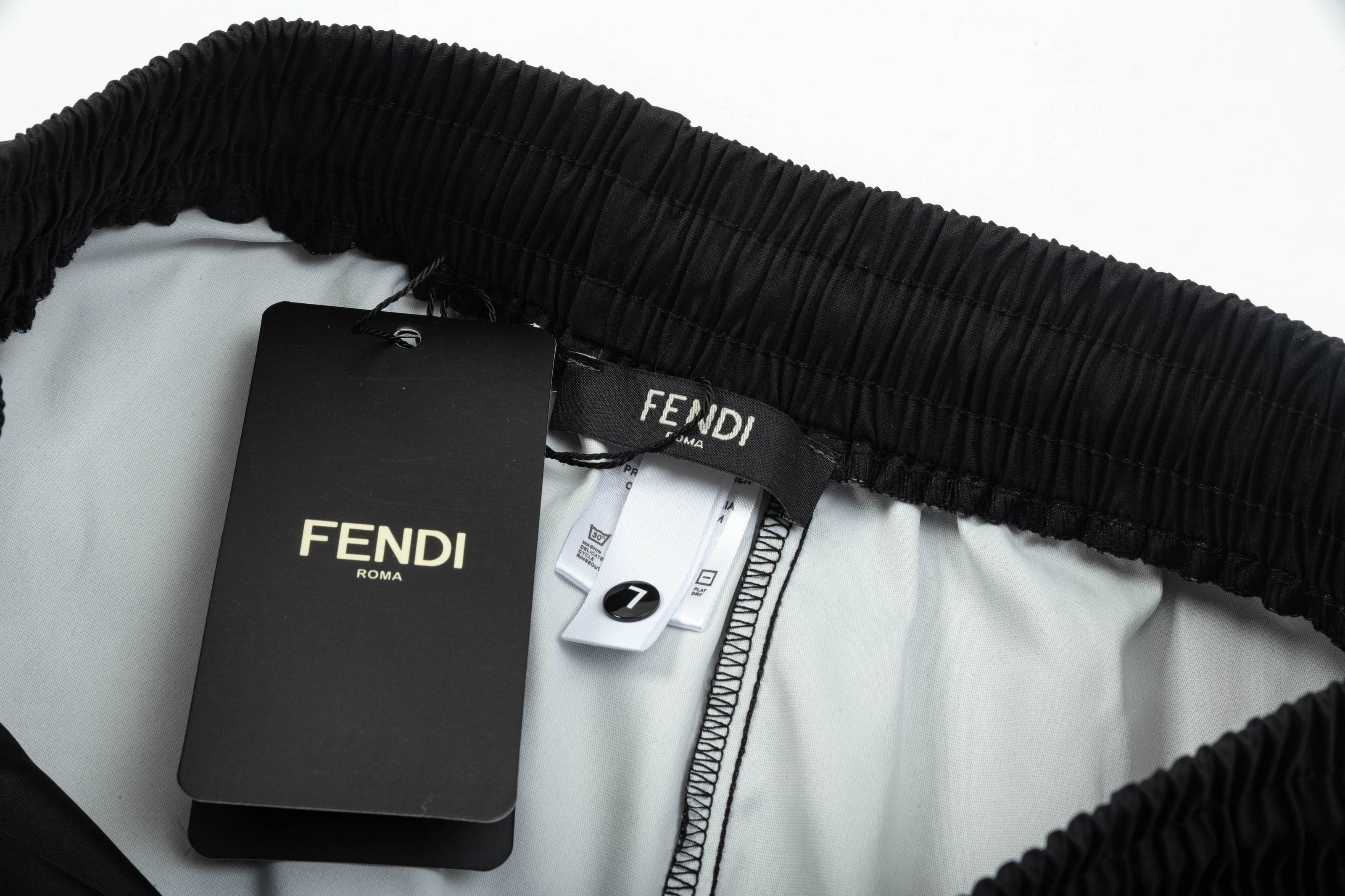 【FENDI  公式旗艦店】フェンディ  ショートパンツご好評に付き再入荷！250226-BRAND OFF