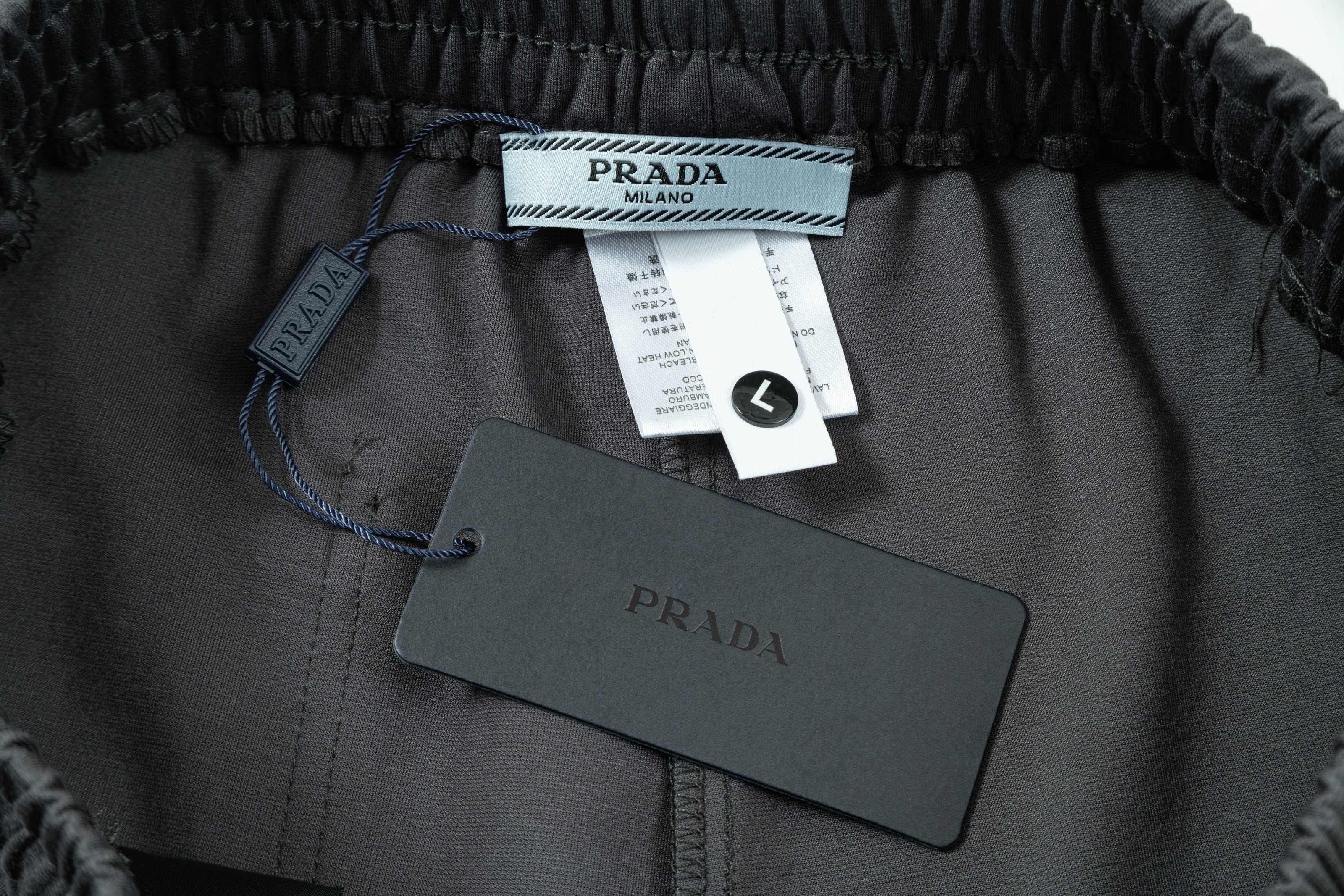 【PRADA  公式旗艦店】プラダ ショートパンツご好評に付き再入荷！250227-BRAND OFF