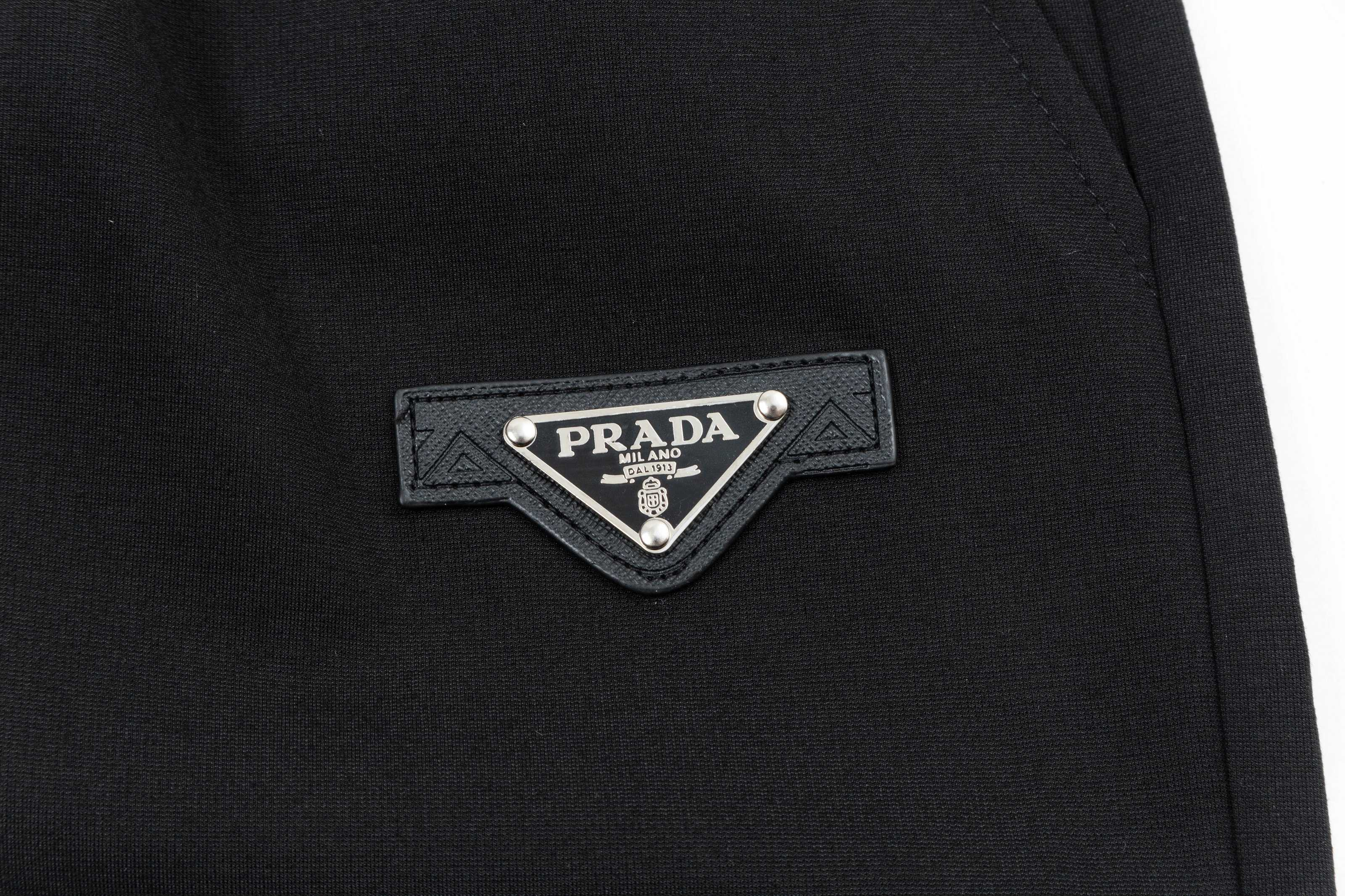 【PRADA  公式旗艦店】プラダ ショートパンツご好評に付き再入荷！250227-BRAND OFF