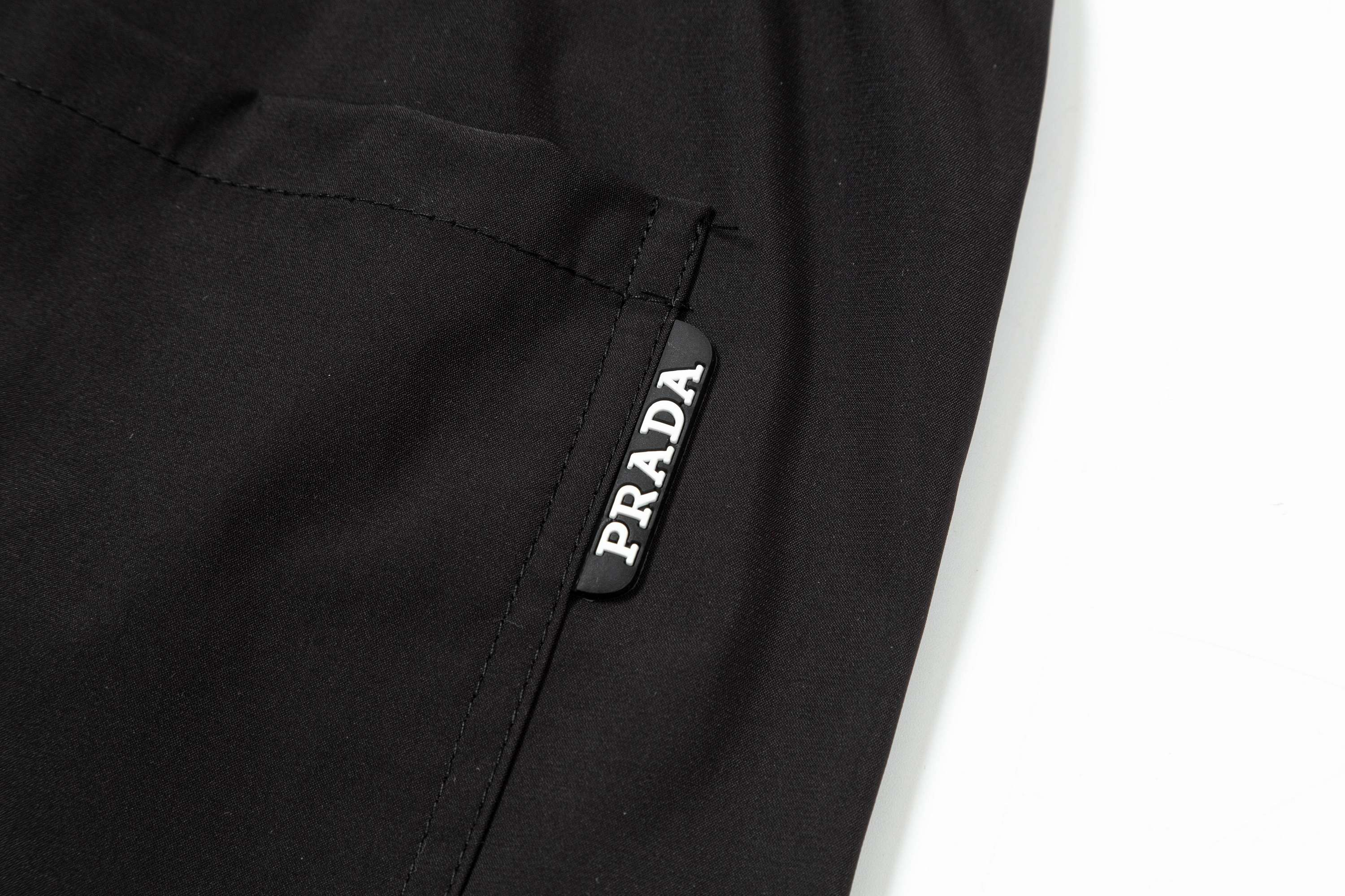【PRADA  公式旗艦店】プラダ  ショートパンツご好評に付き再入荷！250227-BRAND OFF