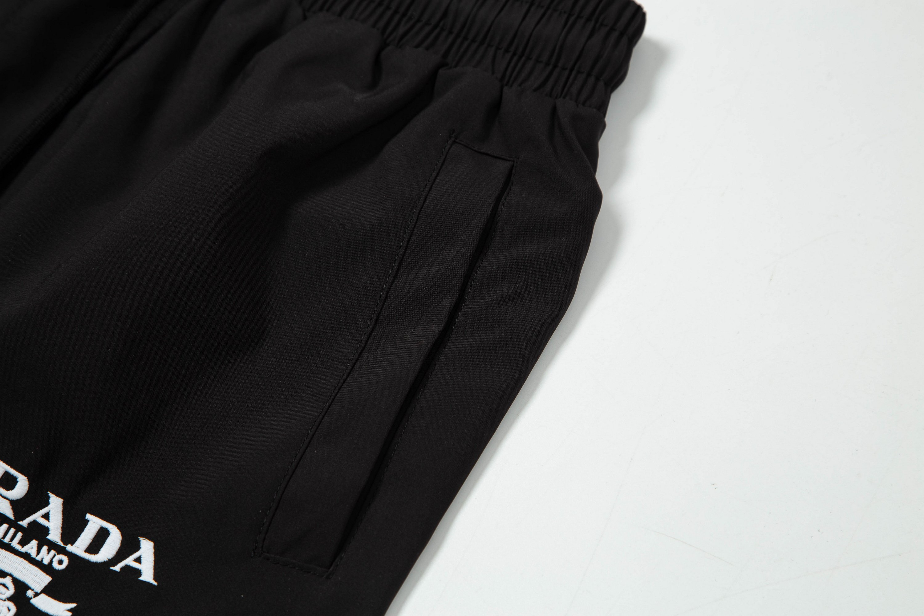 【PRADA  公式旗艦店】プラダ  ショートパンツご好評に付き再入荷！250227-BRAND OFF