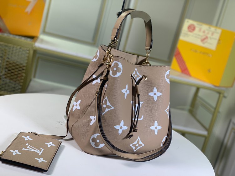 Louis Vuitton （ルイヴィトン） ショルダーバッグ 26x26x17.5 cm-BRAND OFF