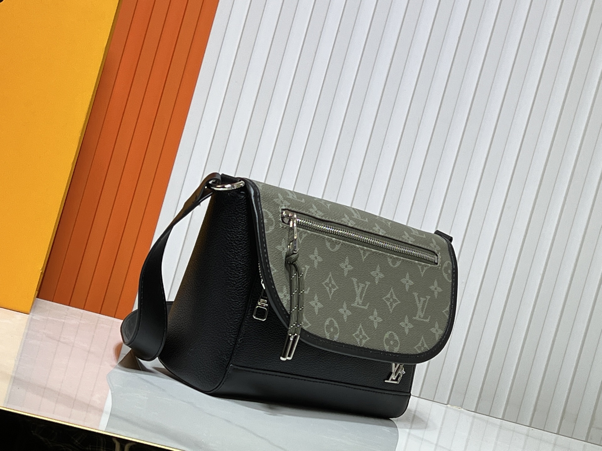 LOUIS VUITTON ルイヴィトン PULSE ショルダーバッグ M12618 M12625-BRAND OFF
