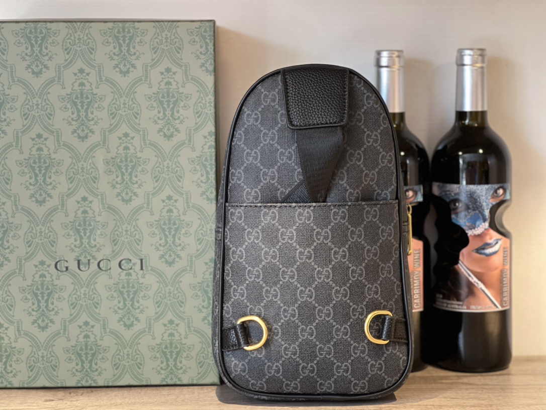 GUCCI 〔グッチ〕ボディバッグ 29X17CM-BRAND OFF