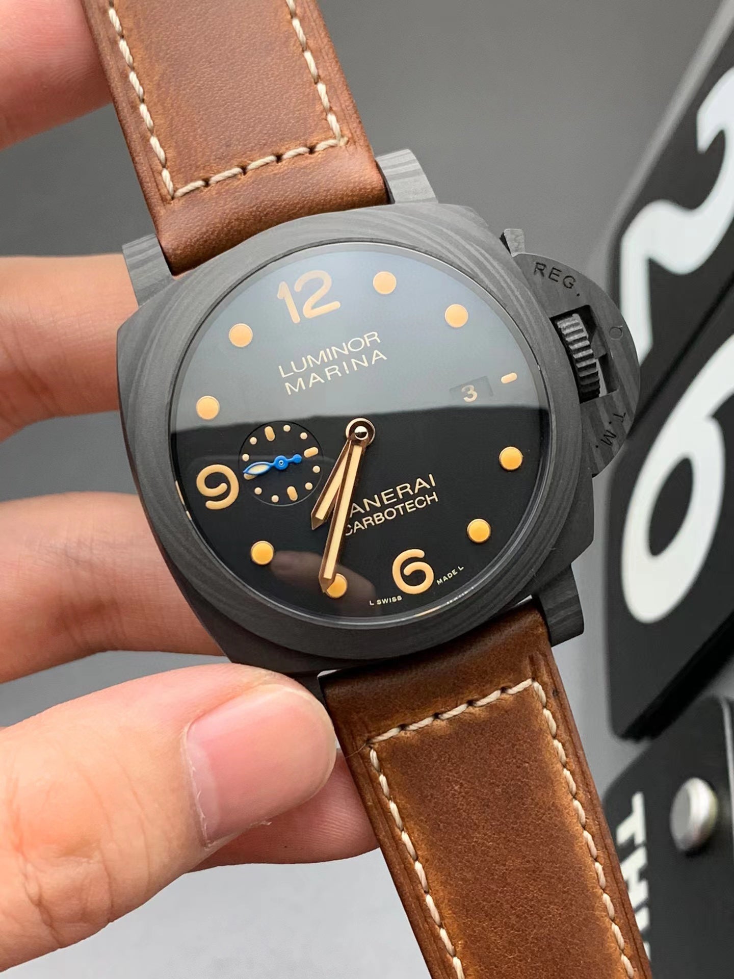 パネライ ルミノールマリーナ１９５０ カーボテック ３デイズ オートマティック PAM00661-BRAND OFF