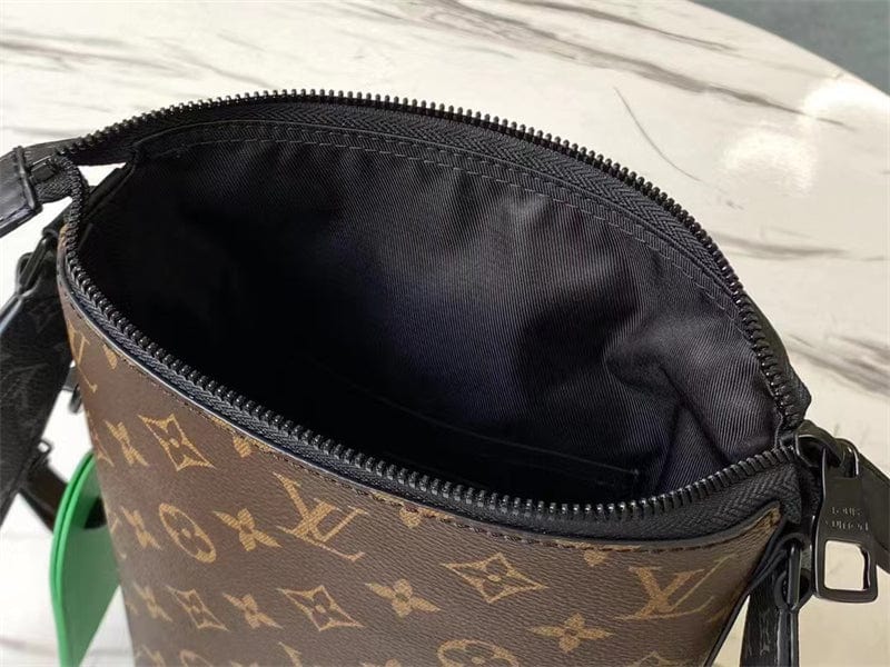 Louis Vuittonクルーザーメッセンジャーバッグ M57966-BRAND OFF