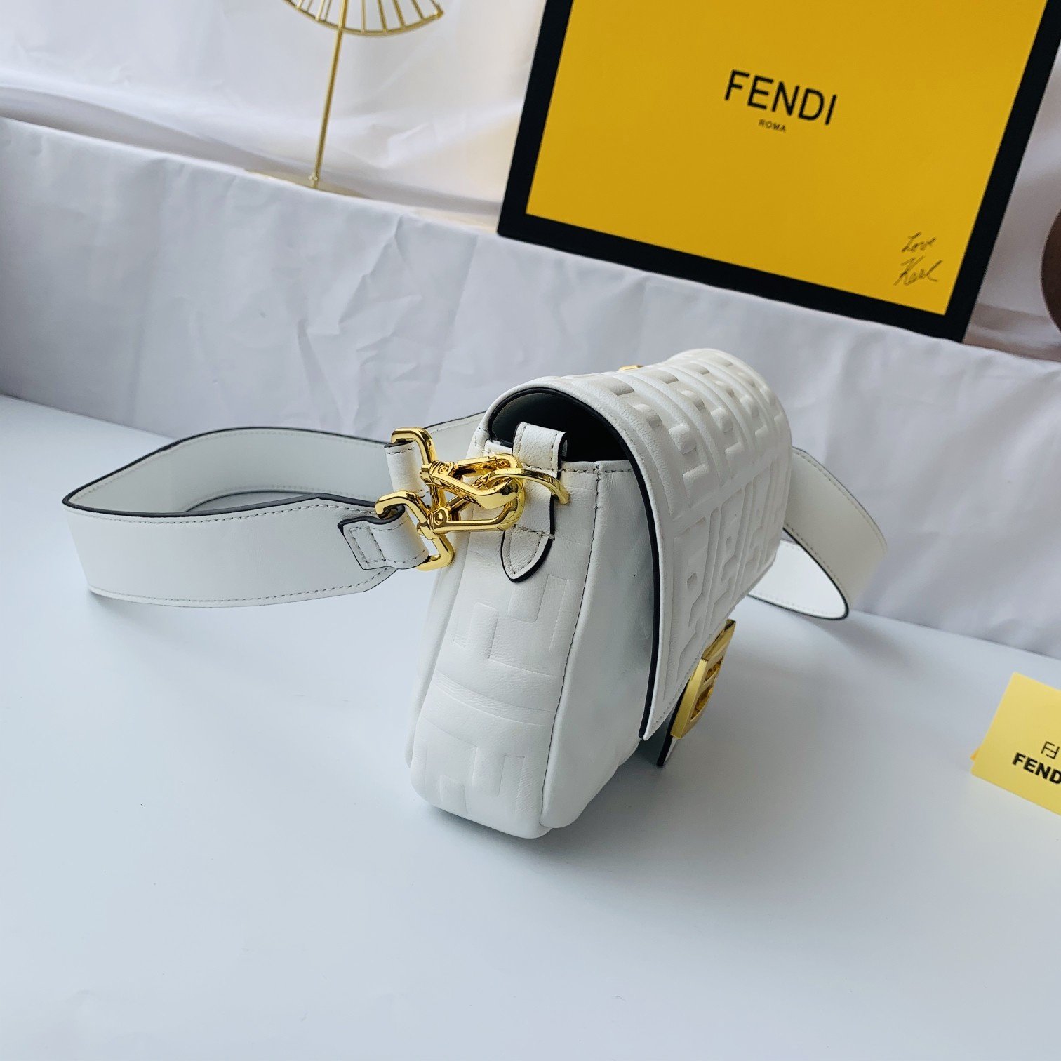 FENDI（フェンディ） メッセンジャーバッグ 26X14X4 CM-BRAND OFF