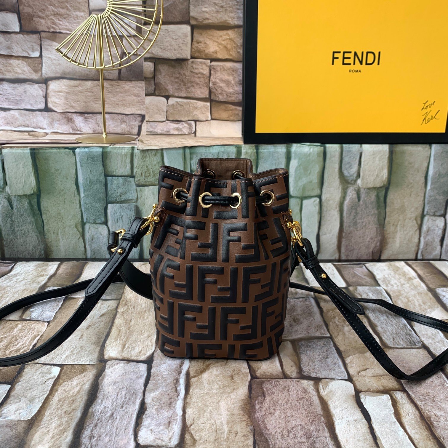 FENDI（フェンディ） メッセンジャーバッグ18X12X10CM-BRAND OFF