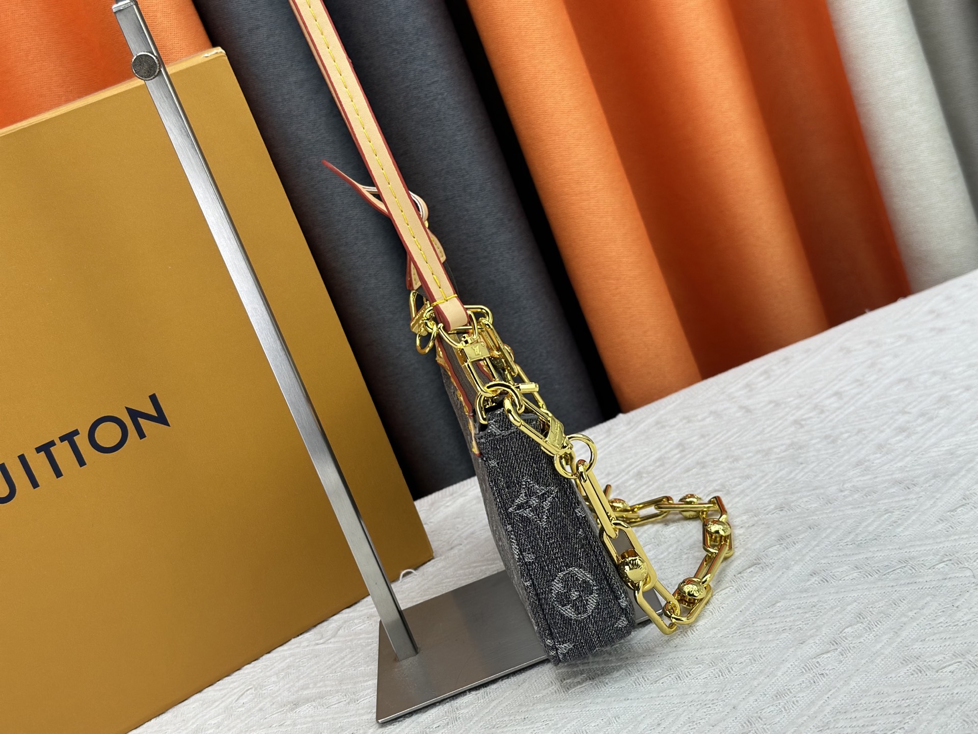 LOUIS VUITTON ルイヴィトン Pochette Accessoires デニムバッグ M13404-BRAND OFF