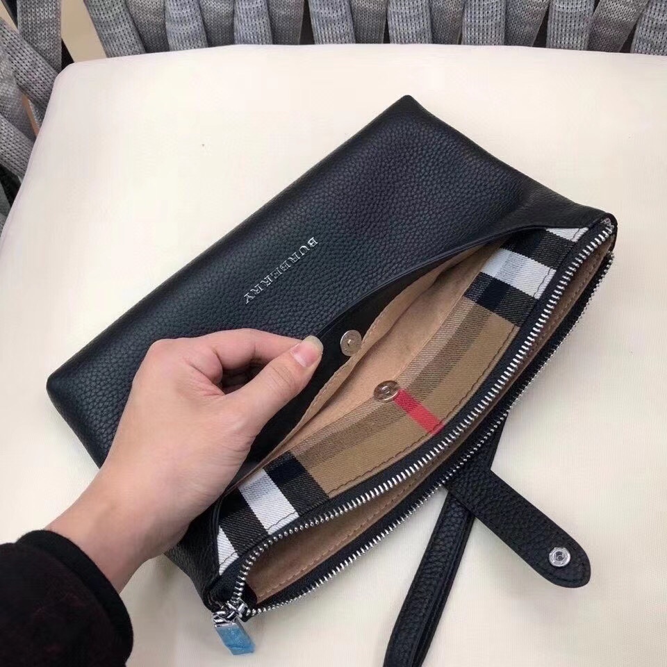 【BURBERRY 公式旗艦店】バーバリー クラッチバッグ 当日出荷 好評に付き再入荷！26*17*3CM-BRAND OFF