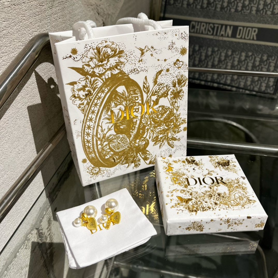 DIOR (ディオール) パール ピアス-BRAND OFF