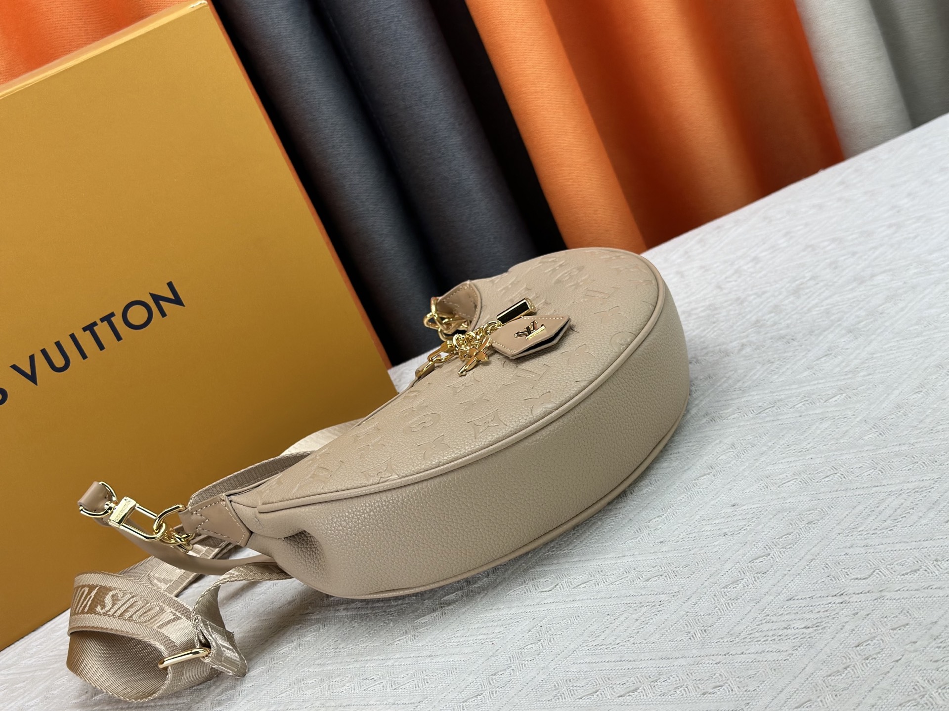 LOUIS VUITTON（ルイヴィトン）loop hobo ショルダーバッグ M12939-BRAND OFF