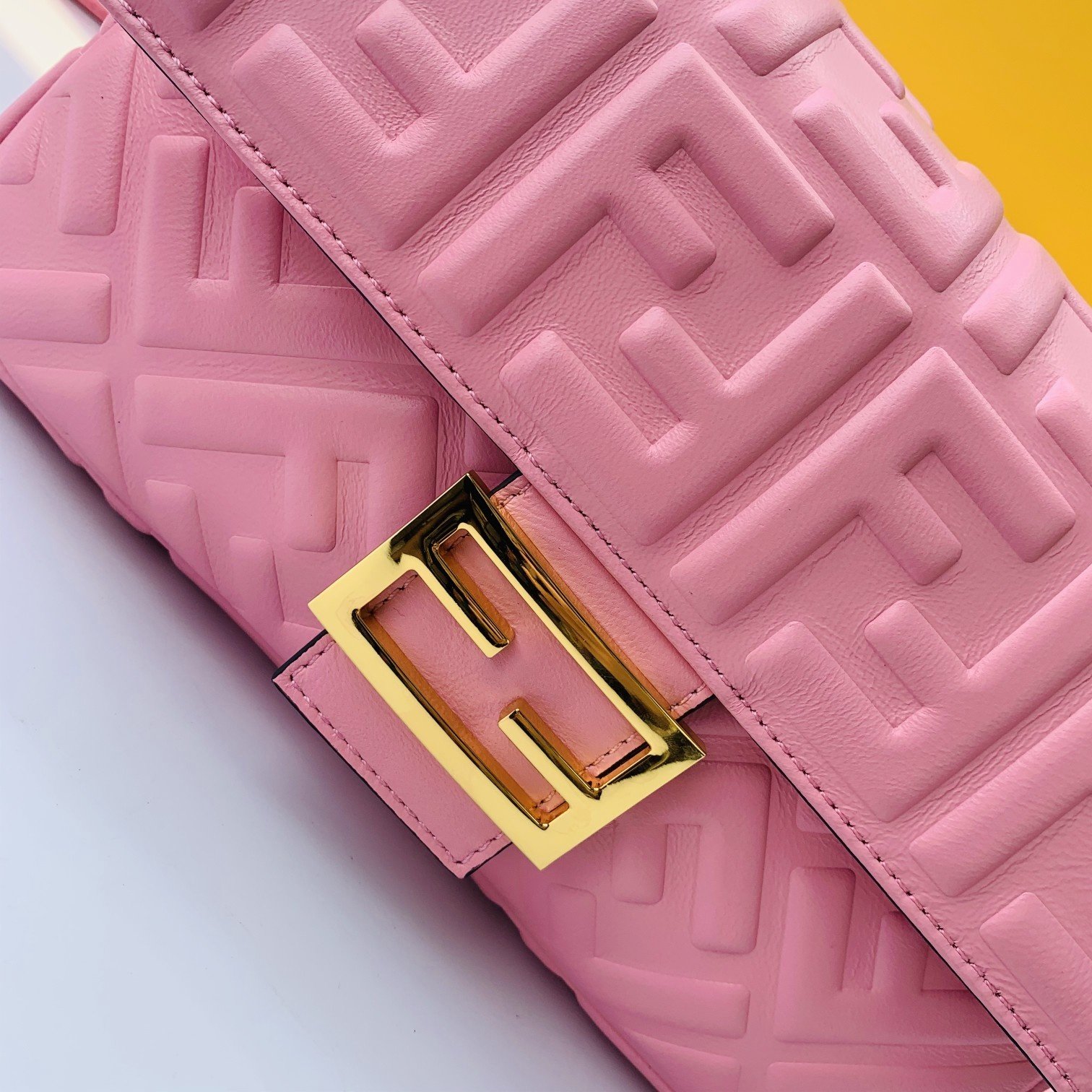 FENDI（フェンディ） メッセンジャーバッグ 26X14X4 CM-BRAND OFF