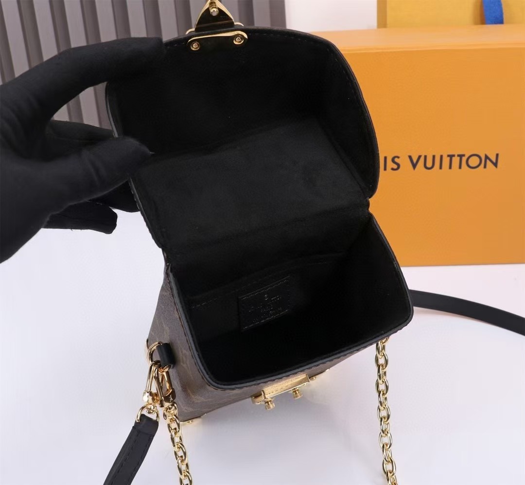 LOUIS VUITTON★CAMERA BOX★携帯電話バッグ M82465-BRAND OFF