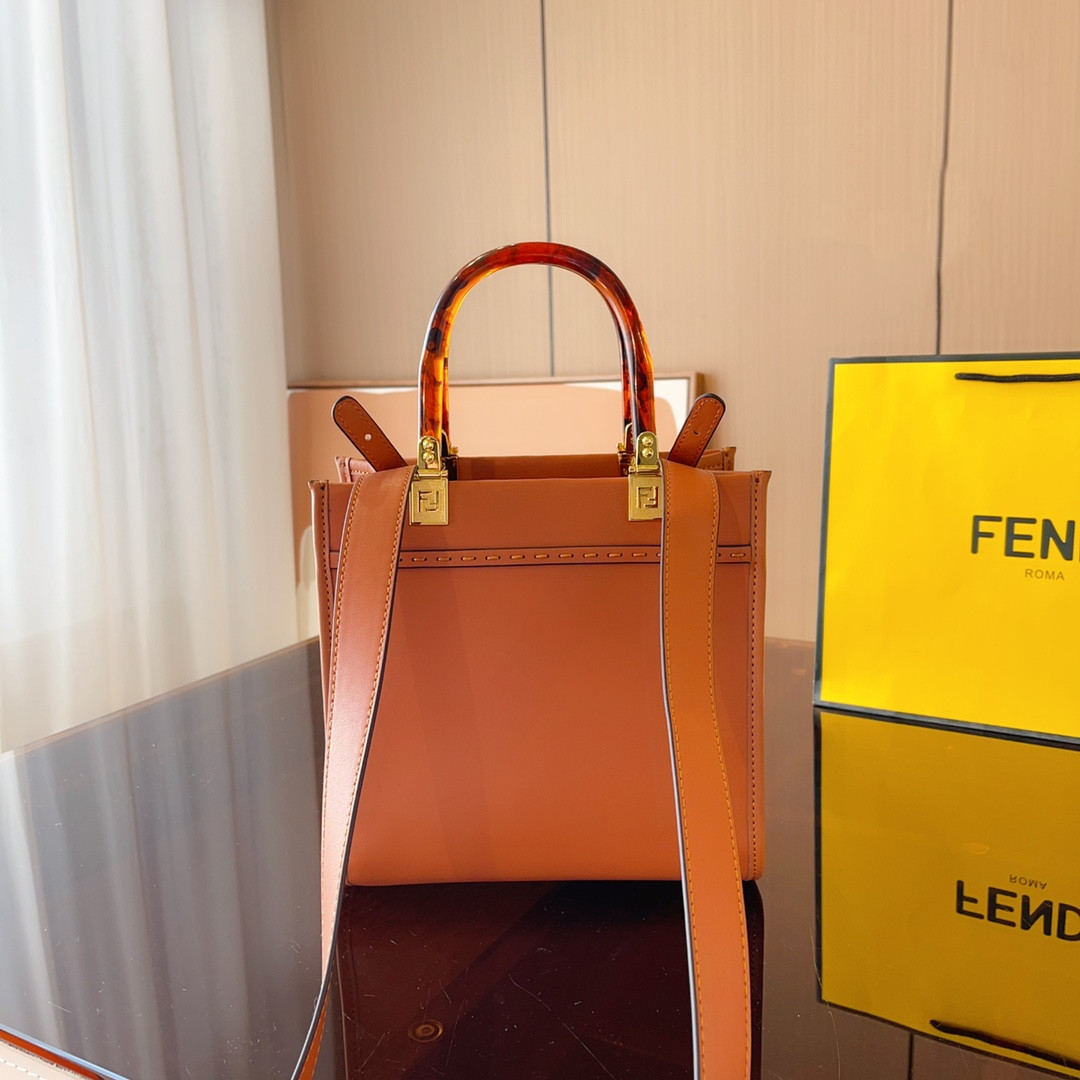 【FENDI 公式 旗艦店】 フェンディ ショルダーバッグ 当日出荷 好評に付き再入荷！23*11*22CM-BRAND OFF
