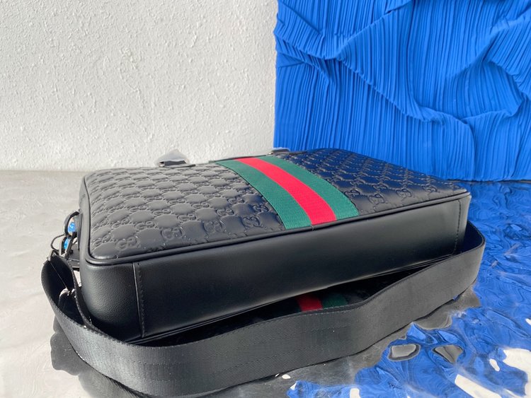 Gucci（グッチ）メンズハンドバッグ 39 x 29 cm-BRAND OFF