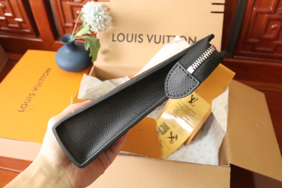 LOUIS VUITTON（ルイヴィトン）POCHETTE VOYAGE クラッチバッグ M61692-BRAND OFF