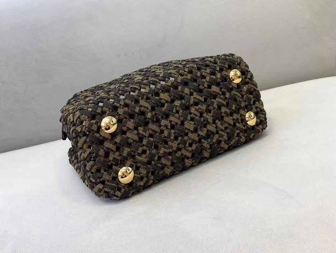 【FENDI公式 旗艦店】 フェンディ ショルダーバッグ 当日出荷 好評に付き再入荷！23*7*18CM-BRAND OFF