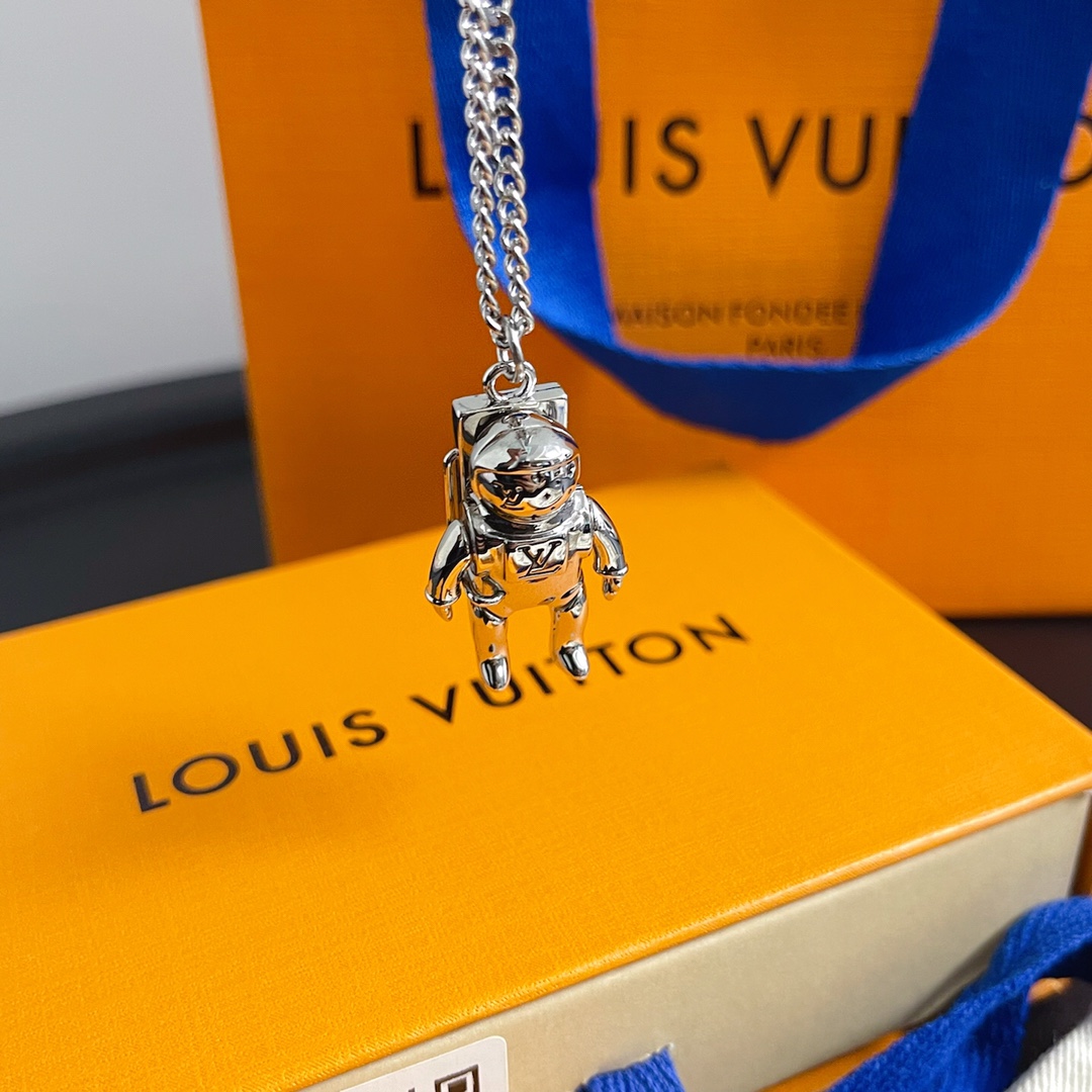 LOUIS VUITTON（ルイヴィトン）宇宙飛行士 ネックレス-BRAND OFF