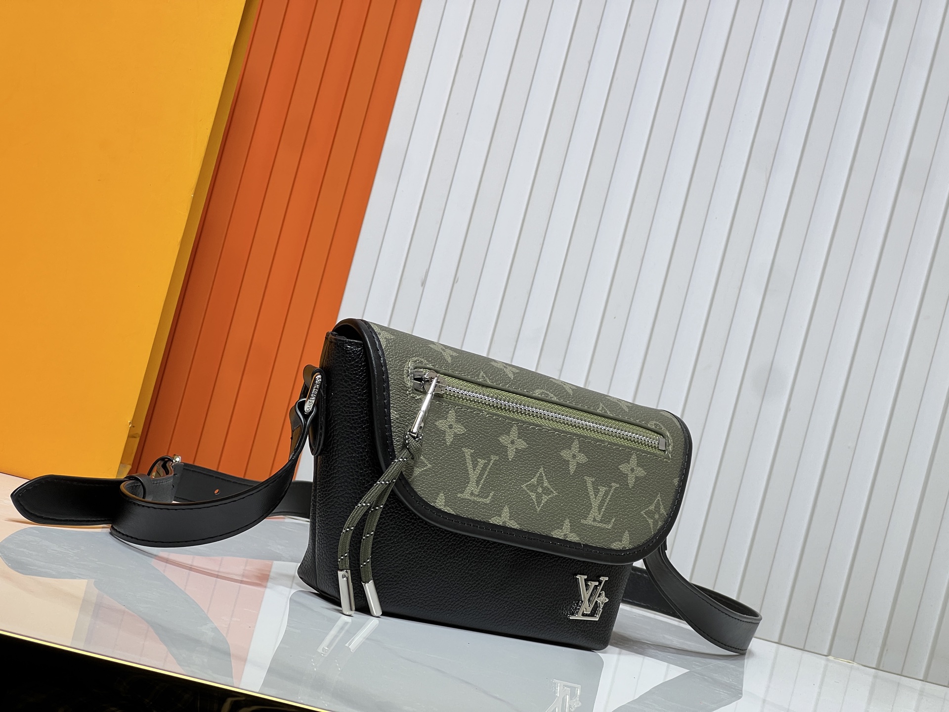 LOUIS VUITTON ルイヴィトン PULSE ショルダーバッグ M12618 M12625-BRAND OFF