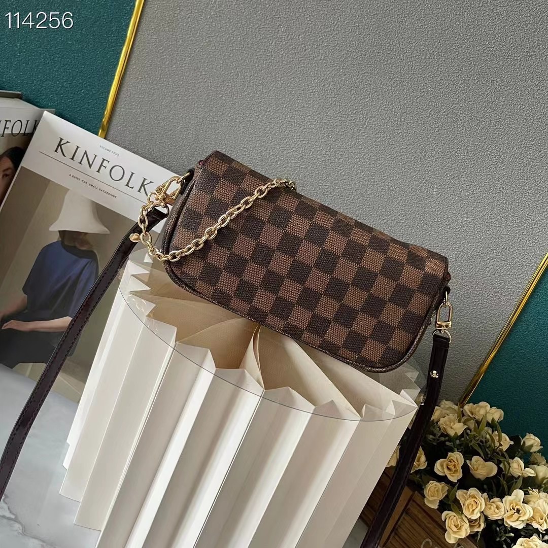 LOUIS VUITTON ルイヴィトン Wallet On Chain Ivy M81992-BRAND OFF