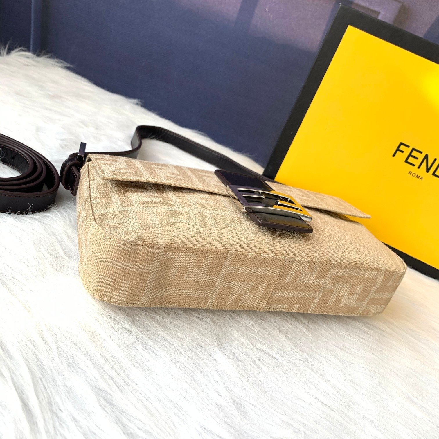 FENDI（フェンディ） メッセンジャーバッグ 25X13X4 CM-BRAND OFF