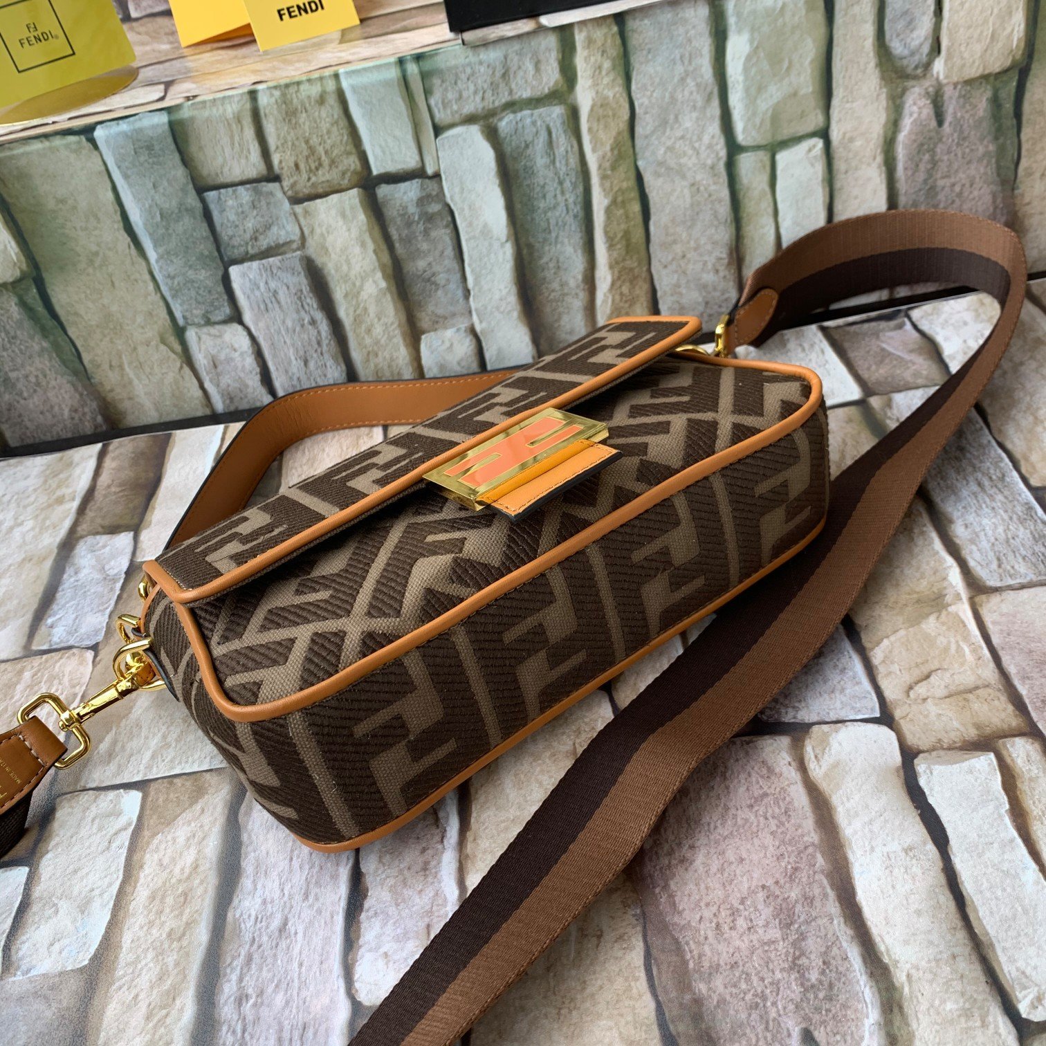 FENDI（フェンディ） メッセンジャーバッグ 26X14X4 CM-BRAND OFF