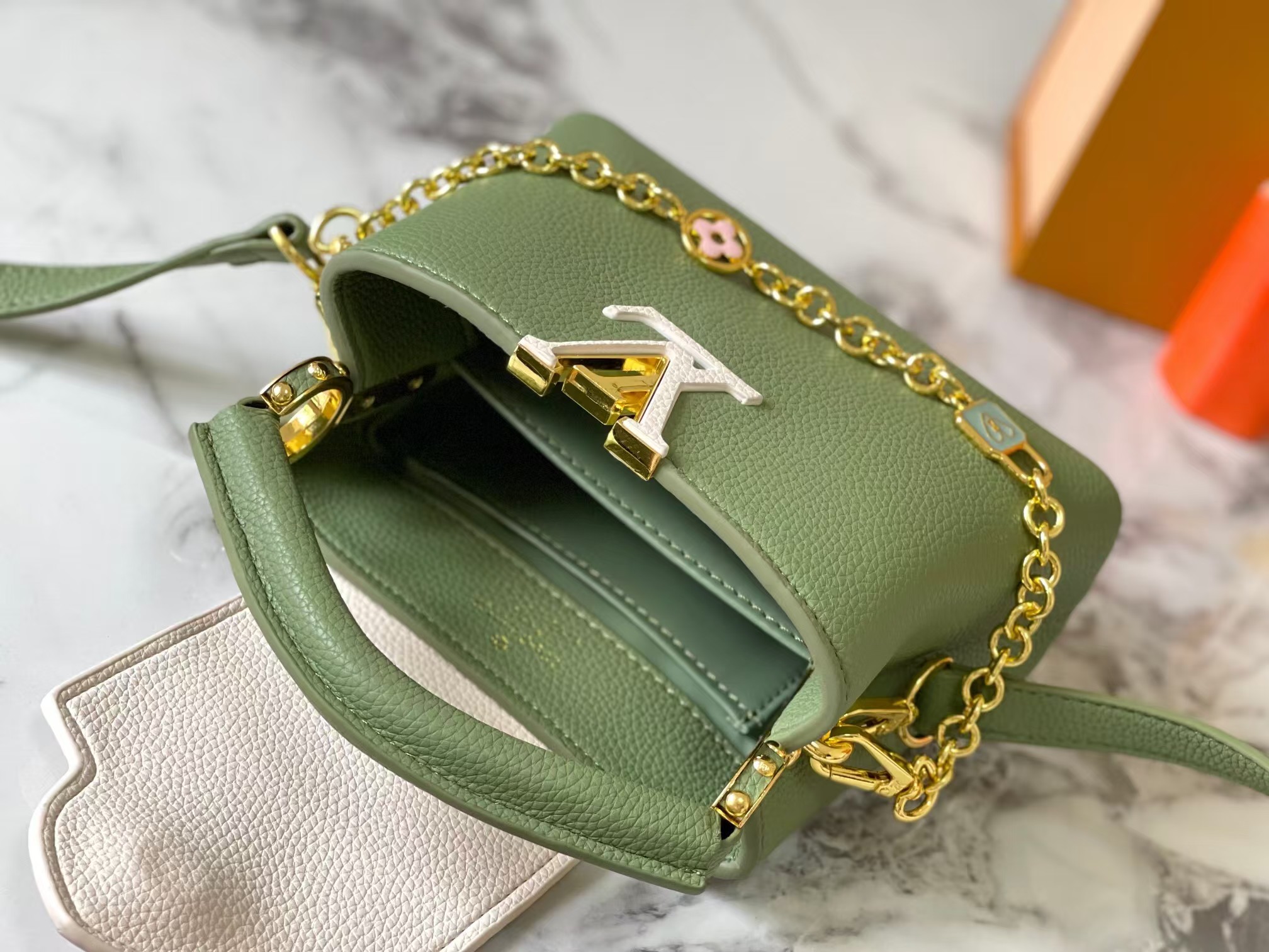 LOUIS VUITTON（ルイ・ヴィトン）★CAPUCINES BB★バッグ★-BRAND OFF