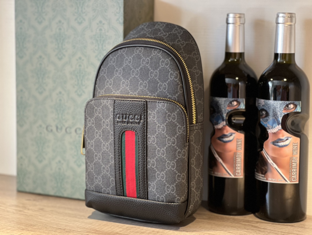 GUCCI 〔グッチ〕ボディバッグ 29X17CM-BRAND OFF