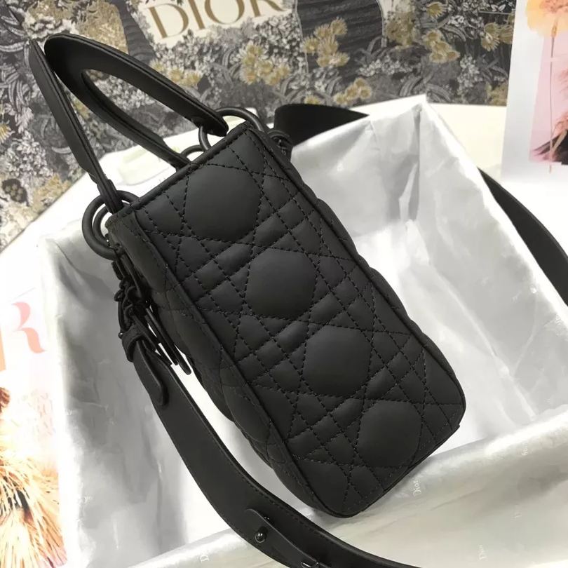 【超入手困難！ほしい！】Lady Dior 💫 4文字アルファベットのつや消しホワイト牛革-BRAND OFF