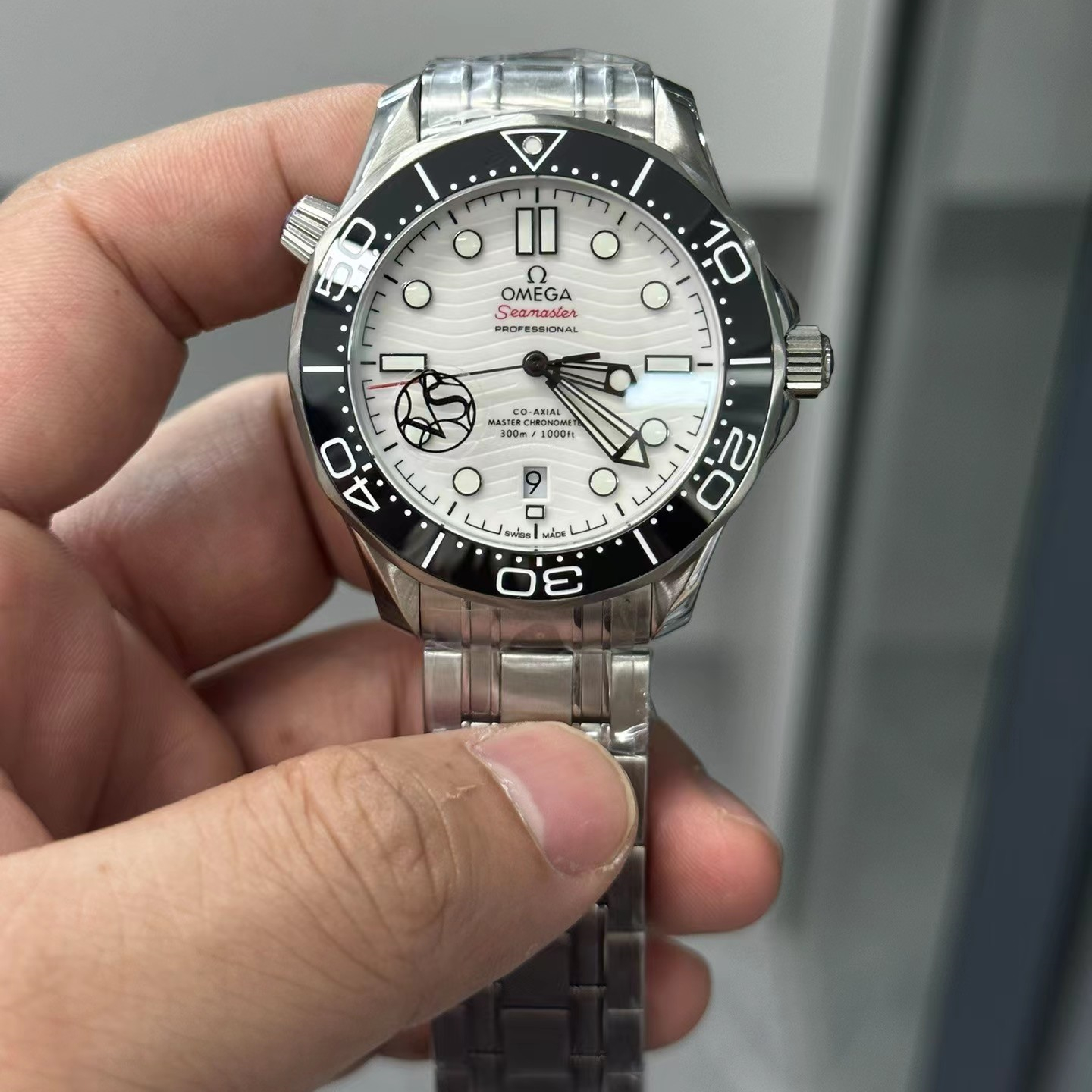 Omega Seamaster Diver 300M Co-Axial Master Chronometer 210.30.42.20.04.001-BRAND OFF
