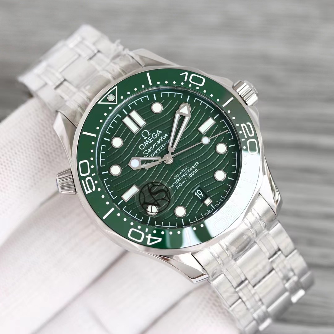 Omega Seamaster Diver 300M Co-Axial Master Chronometer 210.30.42.20.10.001-BRAND OFF