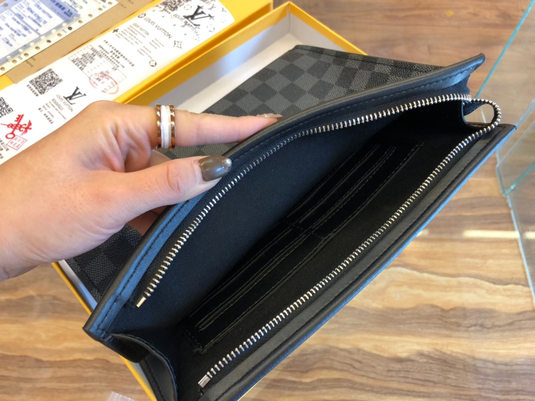 LOUIS VUITTON（ルイヴィトン）クラッチバッグ-BRAND OFF