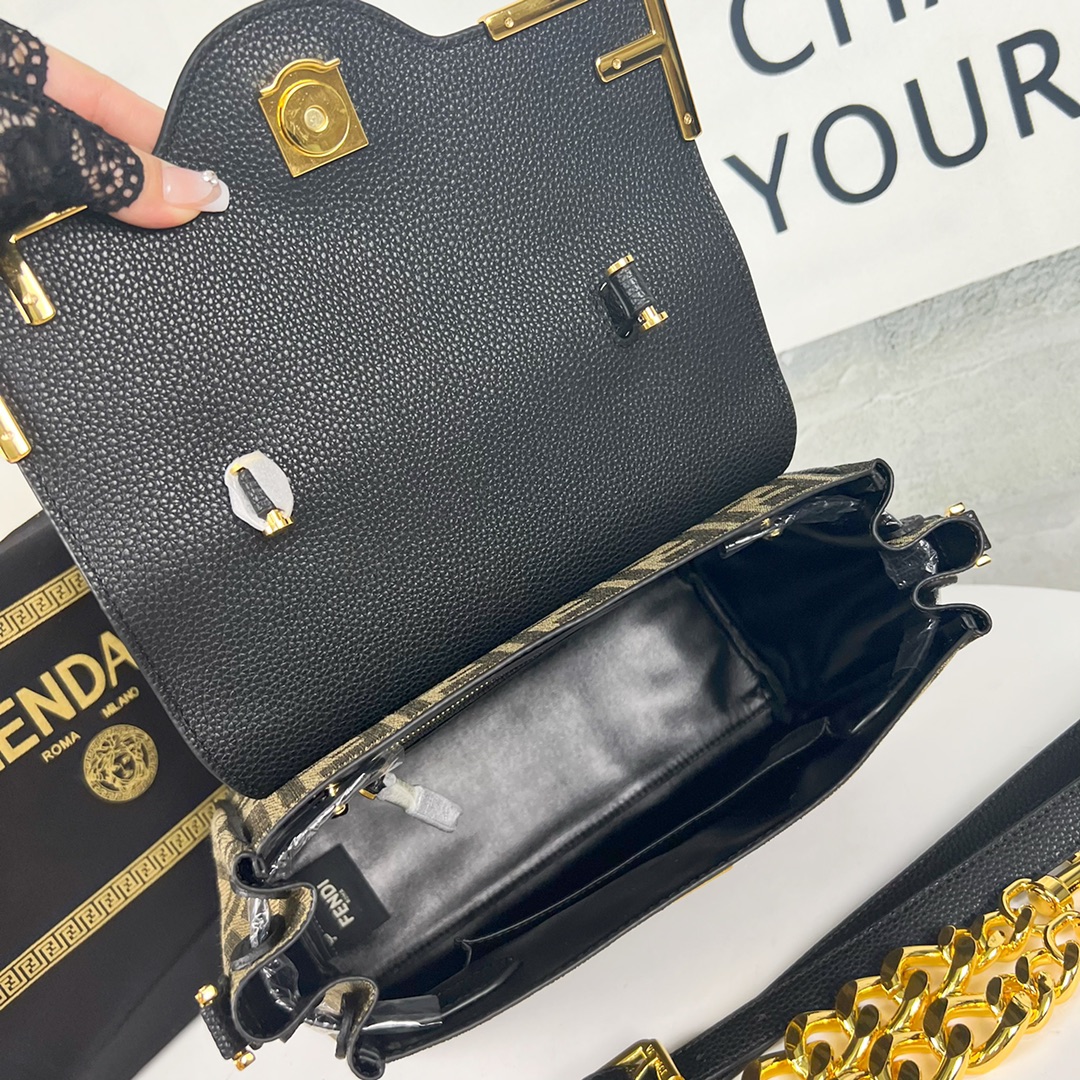【FENDI 公式 旗艦店】 フェンディ ショルダーバッグ 当日出荷 好評に付き再入荷！23*11*22CM-BRAND OFF
